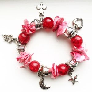 Vintage pink shell & red bead charm bracelet